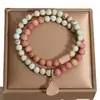 Nuevo Pulsera de Doble Círculo de Piedra Shoushan Estilo Chino para Mujer, Lujo Ligero, Nicho, Exquisita, Sensación de Alta Gama, Joyería de Pulsera de Piedra con Patrón Rojo de Semillas de Loto