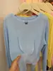 Camiseta Tendência e Estilosa de Manga Longa com Design de Fenda para Mulheres, Versátil de Verão, Slim Fit, Fina, com Proteção Solar, Top para Cobrir