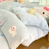 Juego de ropa de cama de cuatro piezas de coral de leche de grado A, funda de edredón de invierno con forro polar, juego de cuatro piezas de franela engrosada tamaño individual/king