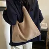 Bolsa Grande Bordada com Treliça de Diamantes Feminina 2026 Nova Outono Inverno Retrô de Ombro Único Casual Grande Capacidade Bolsa Tote para o Dia a Dia