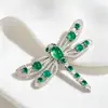 Diseño Original Vibrante de Gama Alta Broche de Libélula Aleación de Cobre Circonita Microincrustada Calcedonia Verde Lujo Ligero Accesorios para Ropa Pin para Mujer