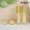 Venta directa de fábrica de cosméticos de oro al contado, botella de alta gama para tónico femenino, botella de spray para crema, botella de esencia