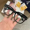 Gafas de moda versátiles estilo Xiaohongshu con montura negra lisa que hacen que la cara se vea más pequeña, adecuadas para miopía y luz azul.