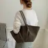Bolsa Lateral Estilo Coreano Retrô de Grande Capacidade 2026 Inverno Nova de Camurça e Pelúcia Elegante Bolsa de Ombro Único Bolsa Tote para o Dia a Dia