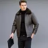 Comercio Electrónico Transfronterizo 2026 Estilo Nuevo Muestra Chaqueta de Cuero para Hombre Cuello de Piel Desmontable Engrosada Otoño/Invierno Chaqueta de Cuero Sencilla Ropa de Abrigo