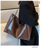 2025 Nuevo Bolso Coreano para Mujer Nuevo Bolso de Mano Grande Diseño Retro Versátil Bolso Tote Casual de un Solo Hombro