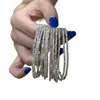 Pulsera geométrica minimalista incrustada con diamantes con un diseño fresco y discreto, única y exquisita, versátil y elegante, adecuada para usar en capas