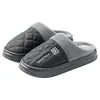 Sapatos impermeáveis de couro PU e pantufas de algodão para idosos masculinos, sapatos de casa antiderrapantes para outono e inverno, novo modelo 2026, sapatos quentes de algodão para interior para mulheres