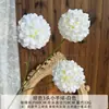 Arreglo de Escena con Flores Artificiales con Flores de Bola Pequeña de 3 Cabezas Pintadas en Spray, Bolas de Hortensia Falsas y Crisantemos para Celebraciones de Bodas, Salones de Bodas y Decoración del Hogar