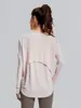 Top de yoga feminino folgado, com gola redonda e mangas compridas, respirável e de secagem rápida, adequado para treinos de outono, corrida e como camiseta fitness. Apresenta um design de encosto curvo