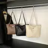 Bolso nuevo popular de este año para mujer 2025 verano estudiantes gran capacidad estilo extranjero combina con todo bolso de axila bolso de hombro tipo cubo