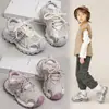 Sandálias infantis estilo novo verão 2026, sapatos de malha para meninas, tênis infantis finos, sapatos frescos de verão para meninos