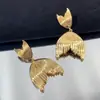 Pendientes de Cola de Pez Vintage Estilo Ins Minimalista Chapados en Cobre y Oro con un Toque de Lujo, Pendientes de Moda de Lujo Ligero para Mujer con Pedrería