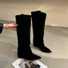 Novas botas de outono slip-on, corte reto, nicho, emagrecedoras, botas femininas retrô, bico fino, botas longas de cano alto, design de moda 2026