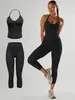 Conjunto Duas Peças de Roupa de Yoga Sem Costura com Bolinhas e Bojos, Top Regata com Decote Halter, Shorts de Cintura Alta Levanta Bumbum, Esportes ao Ar Livre Fitness
