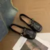 Sapatos baixos femininos de corte único 2025 novos mocassins de primavera e outono sapatos de vovó com sola macia sapatos Mary Jane planos femininos