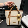 Bolsa Grande Capacidade Transfronteiriça Feminina Outono 2026 Nova Versátil Moda Ombro Único Bloco de Cores Comute Retrô Casual Bolsa Tote