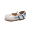 Sapatos Infantis Elegantes Coloridos Mesclados de Bico Aberto Baixo Sola Plana 2025 Início do Outono Sapatos Casuais Confortáveis para Meninas em Couro Sintético