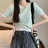 Camiseta de punto de manga corta a rayas en el hombro para mujer, diseño de verano, nicho, camiseta chic única, top corto adelgazante