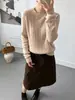 Estilo Coreano Outono 2026 Novo Simples Elegante Gola Redonda Malha Suéter de Lã de Ovelha Ponto Trançado Caxemira Top Feminino Estiloso