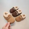 Zapatos de Peluche para Niñas 2026 Invierno Nuevas Llegadas Niñas Bebés Zapatos de Algodón Cálidos con Más Terciopelo Niños Pequeños Zapatos Casuales para Exteriores Modernos