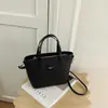 Bolso de Mujer 2026 Primavera Nuevo Bolso de Cuero PU de Gran Capacidad Bolso de Hombro y Mano para Mujer Bolso Tote de Gama Alta de Nicho para Viajes