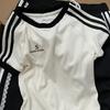 Camiseta Retro Estilo Americano Color Block com Três Listras de Manga Curta para Mulheres, Verão 2026, Estilo Doce e Cool Ins, Mangas Raglan, Caimento Justo, Top Versátil
