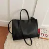 Otoño 2026 Nueva Moda Bolso Tote Gran Capacidad Estudiante Clase Viaje Bolso Versátil de Hombro Venta al por Mayor Bolsos para Mujer