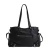 Bolso Tote Versátil de Moda Coreana para Mujer 2025 Nuevo Estilo Motociclista con Remaches Gran Capacidad Bolso de Hombro para el Trabajo y el Viaje