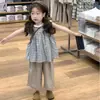 Conjunto de Chaleco de Verano para Niña 2026 Nuevo Estilo Estilo Mori Bebé Niña Estilo Coreano Camisa de Muñeca a Cuadros y Pantalones Rectos Conjunto de Dos Piezas
