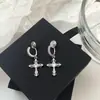 Brincos de Cruz Exquisitos Cravejados com Zircônia, Presilhas de Orelha Tipo Espiral de Mosquito, Brincos Versáteis de Temperamento de Luxo Leve de Nicho para Mulheres