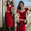 Conjunto de Atuendo Brillante Estilo Isla para Chica Sexy y Atrevida: Conjunto de Dos Piezas: Top Desmangado Desierto del Noroeste y Falda Larga Roja