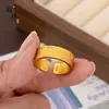 Mesmo estilo do anel aberto com padrão Taotie de loja de ouro para mulheres, novo estilo chinês, retrô, estilo nacional, aro largo, anel de casal atacado