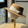 Nuevo Sombrero Elegante de Lunares de Copa Plana Otoño e Invierno Alta Calidad Estilo Dorado Sombrero de Lana que Muestra la Cara Pequeño Sombrero Cálido para Mujer