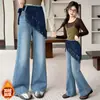Calças femininas com forro de fleece estilo coreano chique da moda jeans grossos novo estilo Outono e Inverno cobrem o bumbum calças boca de sino forradas de fleece da moda