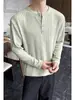 Outono de 2026 Novo Estilo Estilo de Hong Kong Interno Tamanho Plus Camiseta Henley Manga Longa M-5X HT261049-P24