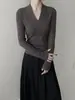 Camisa de Malha Gola V de Alta Qualidade para Mulheres, Outono e Inverno Aconchegante e Super Bonita Estilo Coreano Chic para o Início do Outono