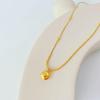 Colar de aço titânio com feijão dourado da sorte simples, design de nicho feminino, corrente de clavícula de luxo leve, estilo cyber celebridade, joias de alta qualidade