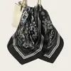 Cachecol Grande Quadrado de Cetim Imitação de Seda com Estampa de Castanha Halloween Popular da Amazon para Mulheres