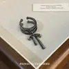 Impresionante anillo de diamantes vintage, diseño de nicho retro exquisito de lujo ligero con un toque de alta gama y artesanía intrincada