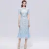 Compra al por mayor de comercio exterior de vestido de noche ajustado que realza la figura con abundantes adornos de pedrería, cuello redondo, vestido midi de encaje estilo sirena para verano