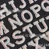 Adesivos Coloridos de Letras Pérola com Hotfix de Diamante Personalizados de Fábrica 26 Letras Adesivos de Strass Autoadesivos Cola Hot Melt Adesivos de Diamante