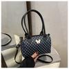 Bolso Almohada Retro de Alta Gama para Mujer 2025 Nuevo Nicho Bolso de Mano Mariposa Gran Capacidad Moderno Combinable Bolso Bandolera