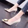 Saltos Agulha Femininos Bico Fino 2025 Primavera e Outono Novos Sexy Couro Envernizado Fivela Quadrada Celebridade da Internet Menina Elegante Sapatos Profissionais