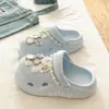 Se ven geniales en las fotos~ Sandalias cerradas de EVA de alta gama y versátiles para el verano, con suelas gruesas y que aumentan la altura, pantuflas populares y cómodas para mujer