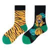 Calcetines originales de moda infantil AB color asimétrico dibujos animados longitud media otoño e invierno caramelos lindos calcetines de algodón para niños y niñas