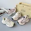 Zapatillas bonitas y originales estilo coreano primavera y otoño 2026 zapatillas de correr para niños de suela ligera zapatillas casuales versátiles a la moda para niñas antideslizantes zapatillas de papá