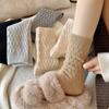 Calcetines nuevos de otoño e invierno para mujer, calcetines coreanos de cuadros de color sólido, calcetines de moda al por mayor, calcetines cálidos acolchados de terciopelo camello para mujer
