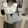 Bolsa de Mano Tote de Lujo Ligero Estilo Mori al por Mayor para Mujer 2025 Otoño Nuevo Bolso de Hombro de Gran Capacidad Bloqueo de Color de Moda Bolso de Axila