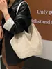Bolsa de Peluche Transfronteriza para Mujer 2025 Nueva Moda Bolso de Peluche Versátil Bolso de Peluche de Moda Bolso Tote Ligero Casual